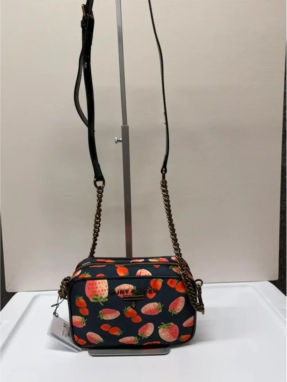 Kurt Geiger London Strawberry Camera Bag 🍓 Crossbody (Chain + Guitar Strap) NWT - Picture 2 of 11